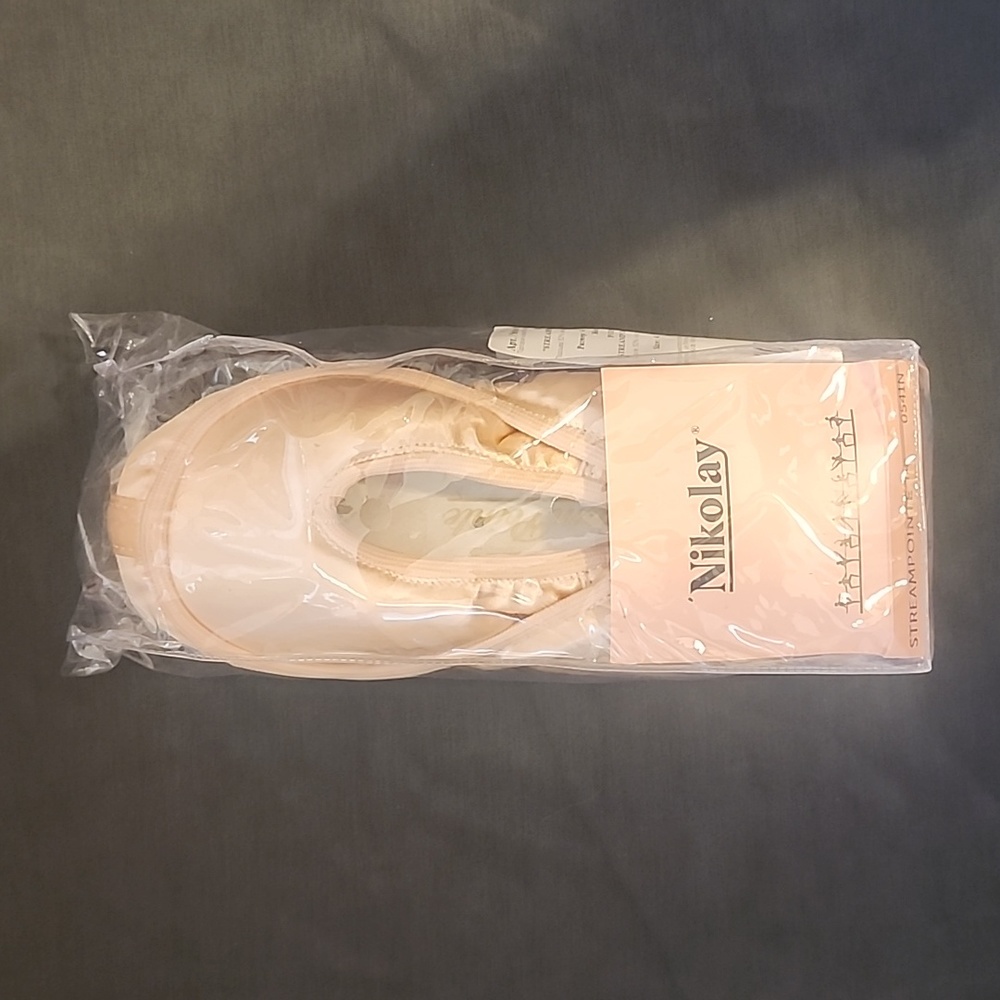 Nikolay Streampoint size 4, width X, shank M